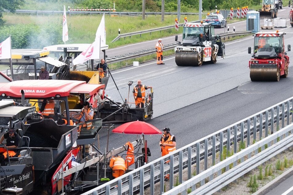 Fahrbahnerneuerungen sorgen am Montagabend für Einschränkungen auf der A44 bei Meerbusch. (Symbolbild)