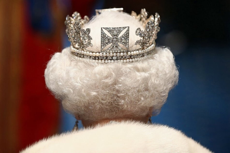 Die Queen (96) trägt die Krone üblicherweise, wie hier 2013, bei der traditionellen Parlamentseröffnung.