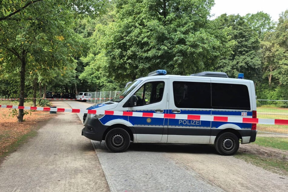 Der Tatort ist weiträumig abgesperrt.
