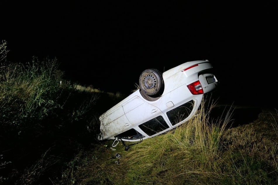 Ein Skoda hat sich auf einer Landstraße im Harz überschlagen.