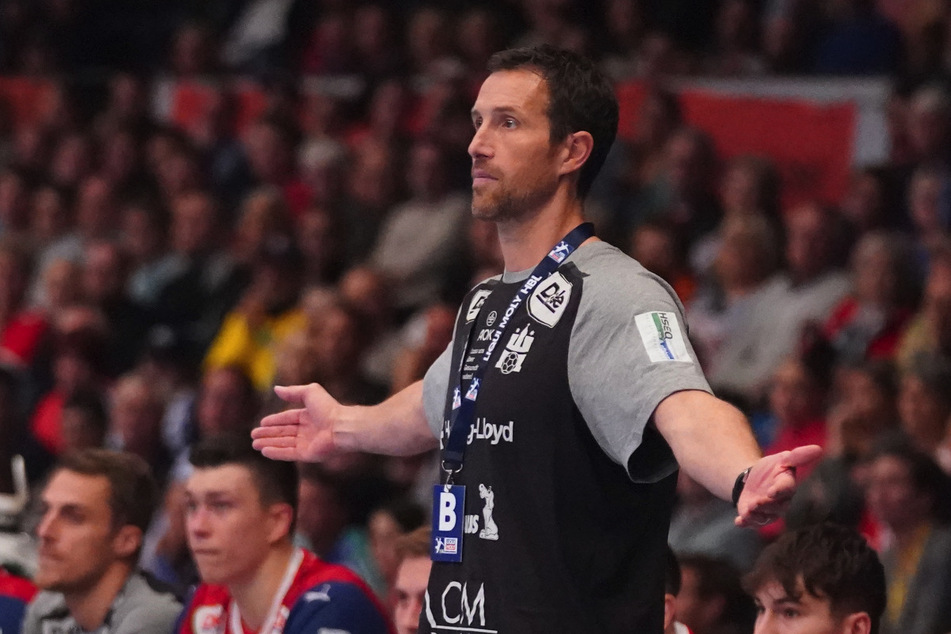 Die Handballer des HSV Hamburg um Trainer Torsten Jansen (47) erhalten keine Lizenz für die kommende Saison.