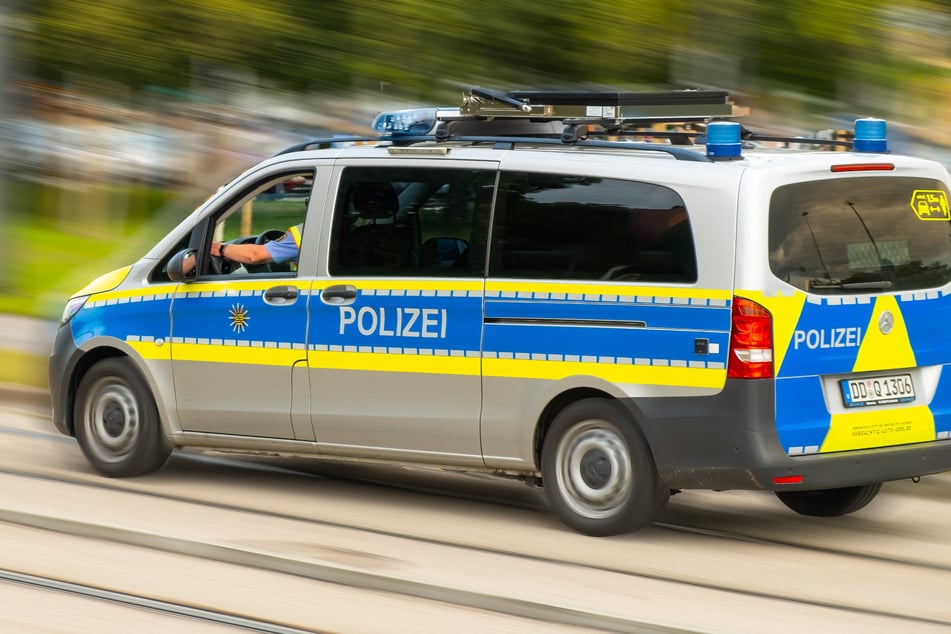Das Opfer traute sich einer Polizeistreife an. Beamte konnten den Tatverdächtigen wenig später schnappen. (Symbolbild)