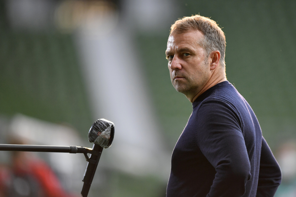 Trainer Hansi Flick (55) und die Spieler des FC Bayern München wollen mit einem Triumph in der Champions League das Triple perfekt machen.