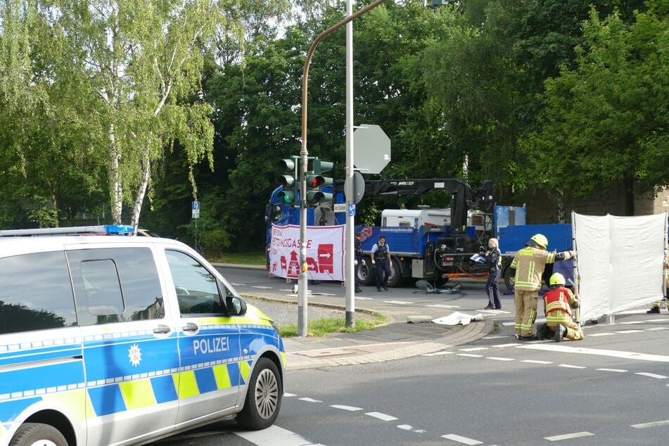 Tödlicher Unfall nahe einer Schule: Junge (11) wird von Lkw erfasst und stirbt