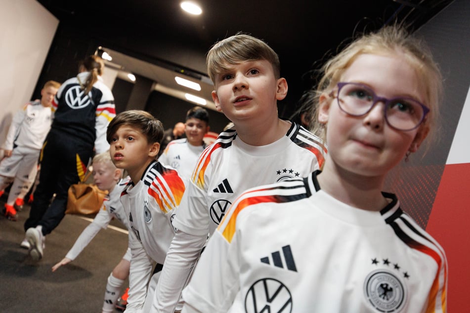 TAG24 verlost Plätze in der Volkswagen Junior Eskorte.