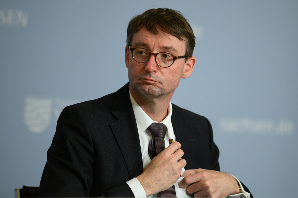 Sachsens Innenminister Roland Wöller (50, CDU) wird scharf von der Linken-Politikerin Kerstin Köditz kritisiert.