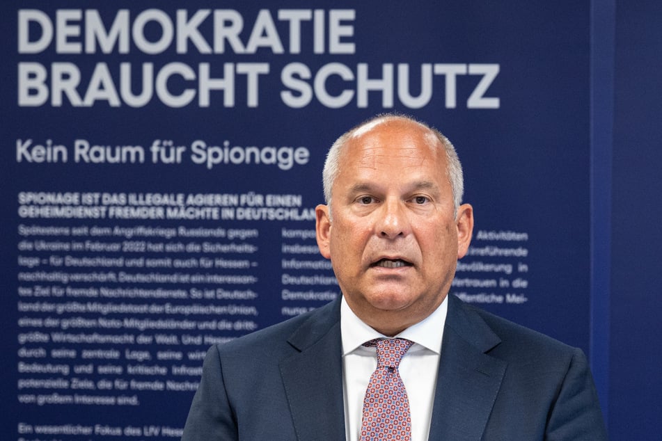 Hessens Innenminister Roman Poseck (56, CDU) warnt vor "jederzeit" möglich Terroranschlägen.