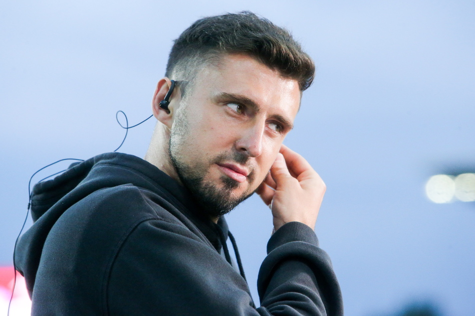 Zuletzt war Davy Frick (31) noch in Zivil im Stadion. Am Samstag will er auf dem Betze wieder seine Arbeitskleidung tragen.