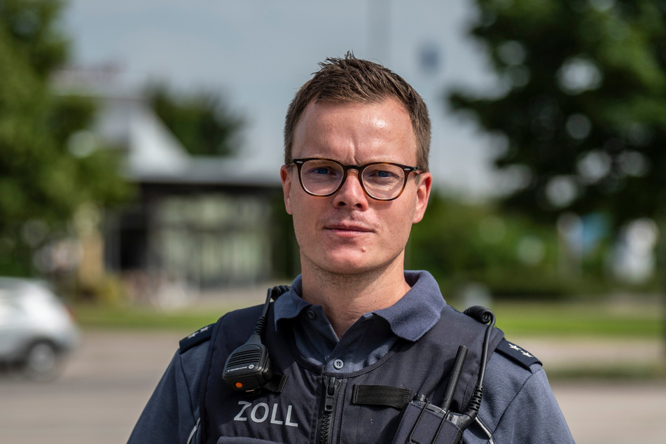 Zolloberinspektor Patrick Schlüter (36) leitete den Einsatz nahe Chemnitz.
