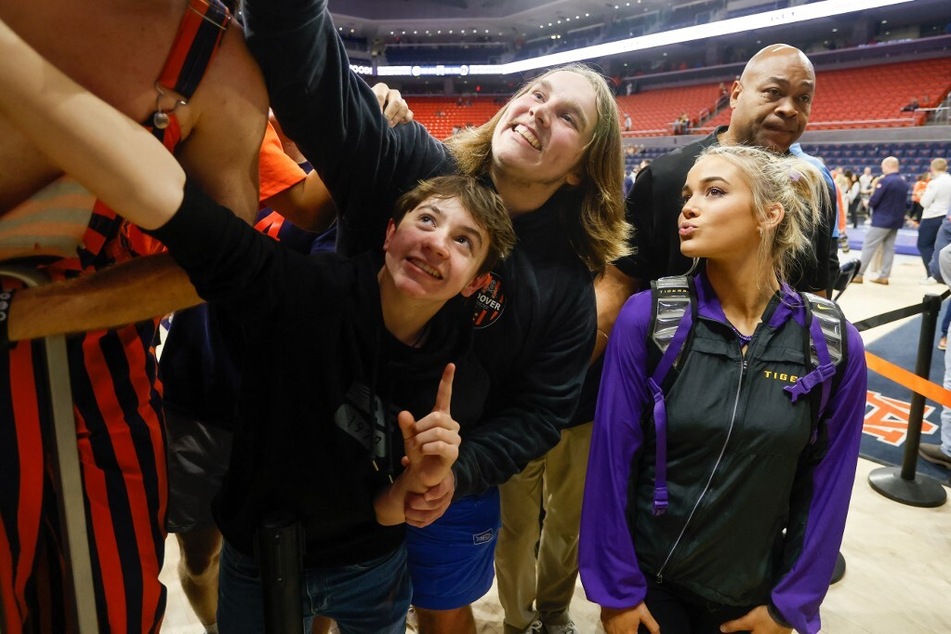 Fans had big reactions to Olivia Dunne (r.) strolling on campus at LSU.