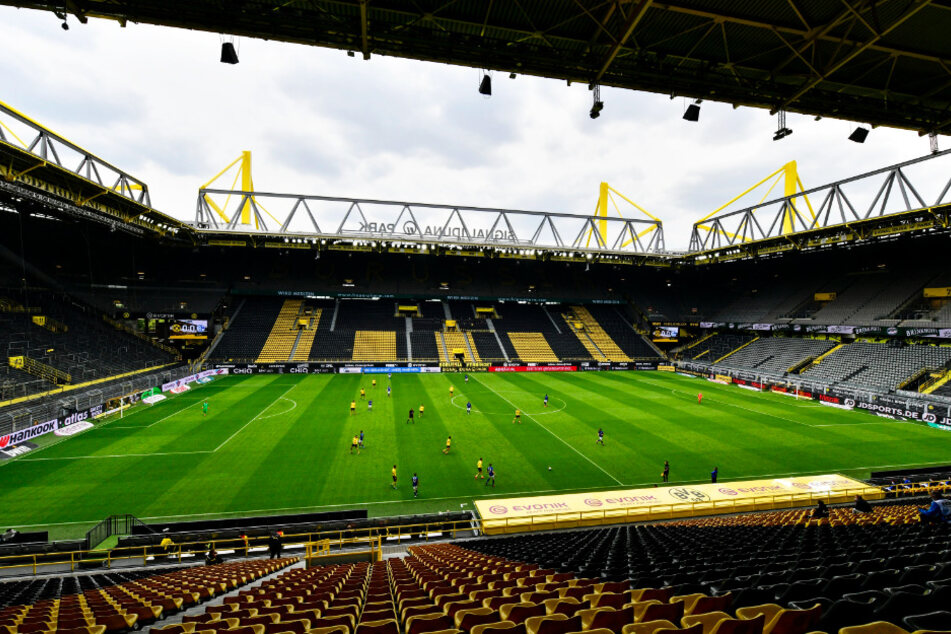 Borussia Dortmund setzt bei seinen neuen Heimtrikots offenbar auf ein auffälliges Strom-Design.