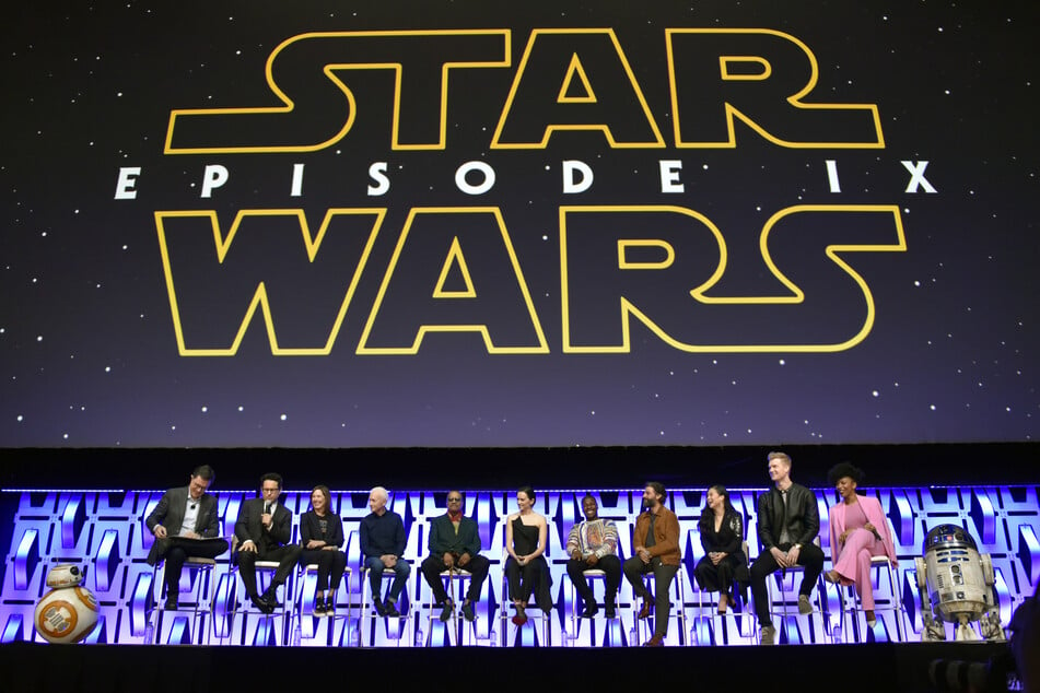 Einige der Stars der Film-Saga Star Wars auf der Star Wars Celebration-Messe 2019 (Foto: Rob Grabowski/Invision/dpa)