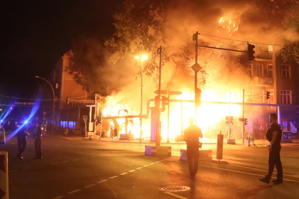 Die Feuerwehr war mit 37 Einsatzkräften vor Ort.
