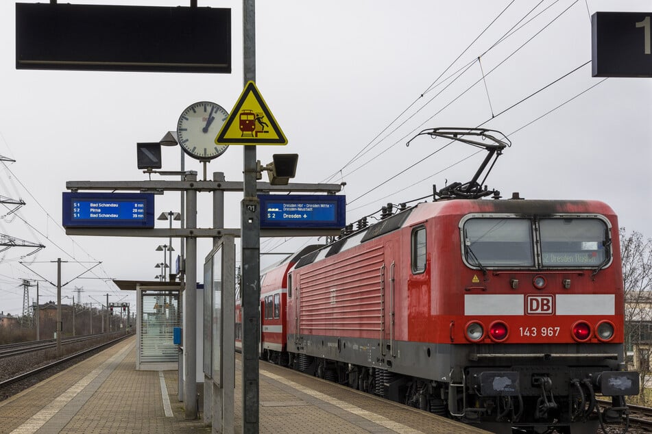 Die S2 verkehrt fünf Wochen lang außerhalb des Berufsverkehrs nur verkürzt. (Archivbild)