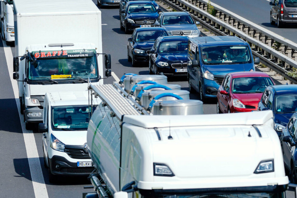 Wegen des Ferienendes in Bayern könnte es am kommenden Wochenende zu viel Verkehr auf den Autobahnen kommen. (Symbolbild)