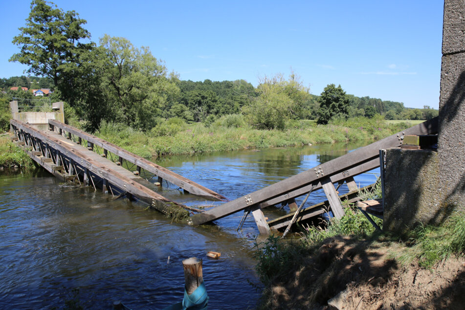 Die Fahrrad- und Fußgängerbrücke in Cham brach plötzlich auseinander.