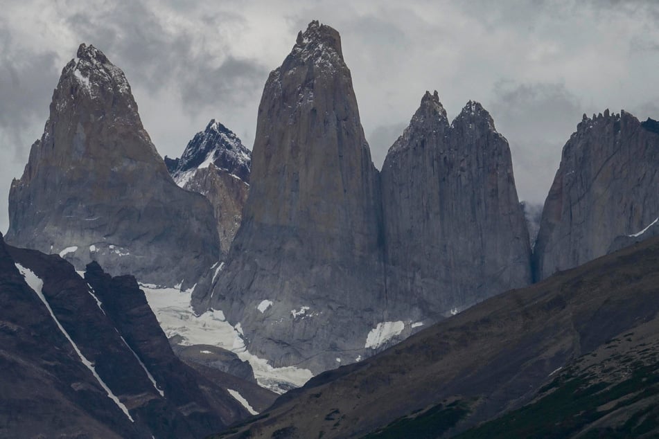 Die drei Granitberge in der Mitte des Areals sind das Markenzeichen des Nationalparks Torres del Paine.