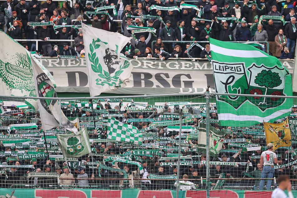 Fans von Chemie Leipzig können vor dem nächsten Heimspiel als Einweiser helfen und dafür Freikarten abstauben.