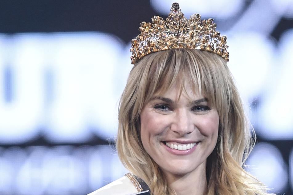 Miss Schleswig-Holstein Leonie Charlotte von Hase wird im Europa-Park zur "Miss Germany 2020" gekürt. Sie ist die erste Miss Germany, die bei ihrem Sieg älter als 30 Jahre und Mutter ist.