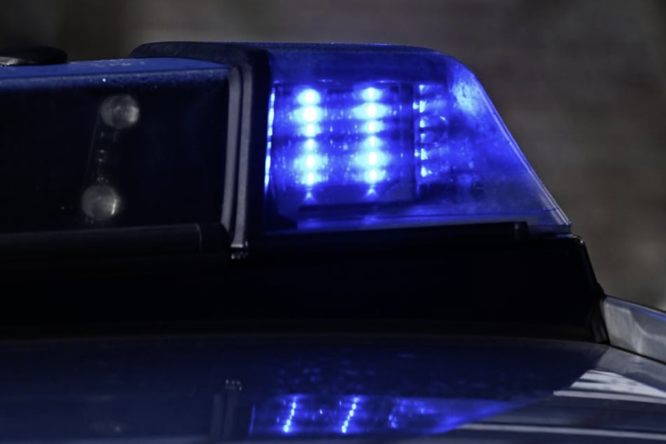 Insgesamt viermal soll der Verdächtige den 19-jährigen BMW-Fahrer mit seinem Wagen gerammt haben. (Symbolfoto)