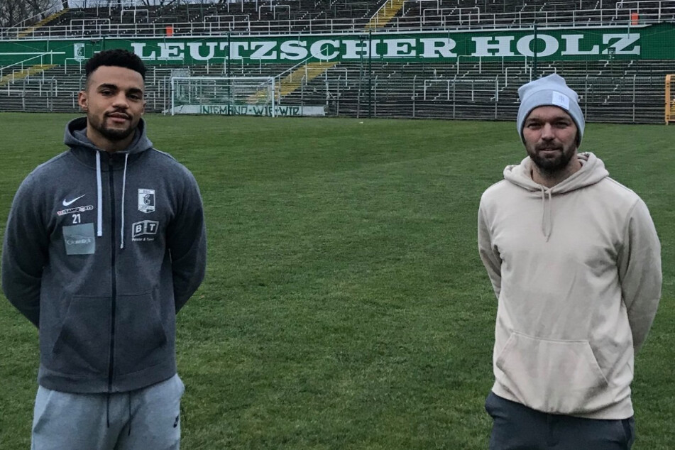 Luis (l.) zusammen mit Chemies sportlichem Leiter Andy Müller-Papra (39).
