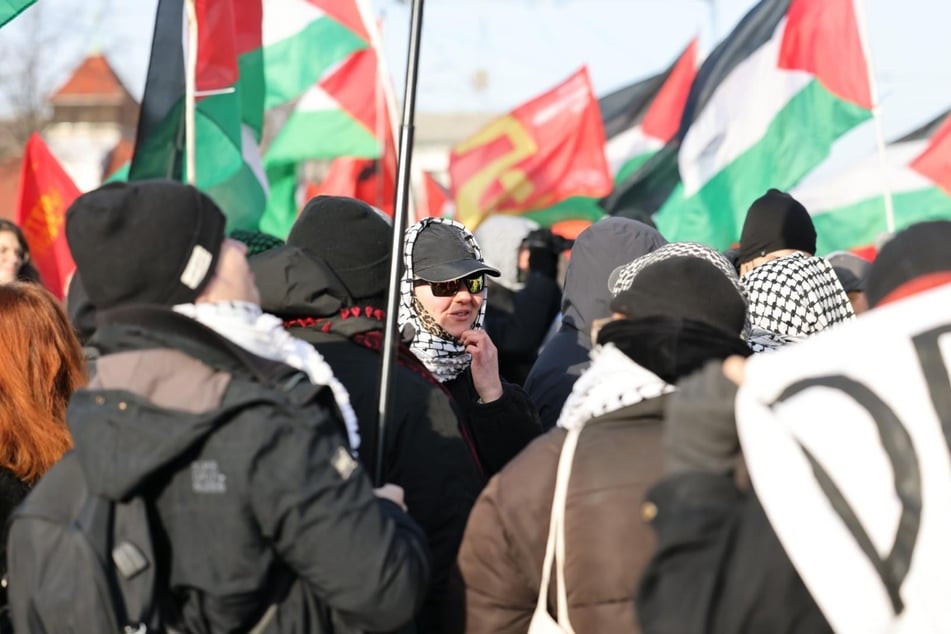 Die linksextremistische und in Teilen antisemitische Handala-Bewegung demonstrierte am vergangenen Samstag in Connewitz - Versammlungsleiterin war eine sächsische Staatsbeamtin.