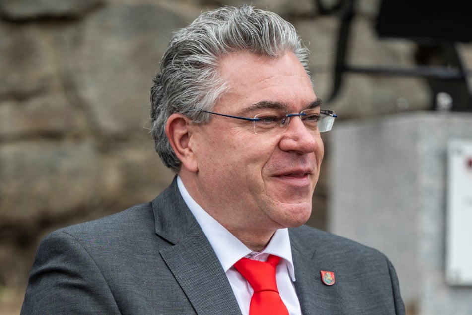 Schwarzenbergs OB Ruben Gehart (53, CDU) ruft zu einer gewaltfreien Adventszeit auf.