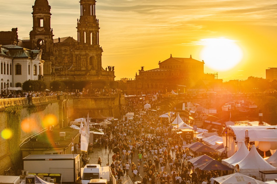 Der Streetfoodmarkt am Terrassenufer lud die Besucher zu einer kulinarischen Weltreise ein.