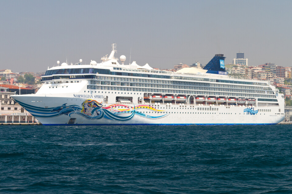 Die Looping-Rutsche befindet sich auf einem Schiff der Norwegian Cruise Line.