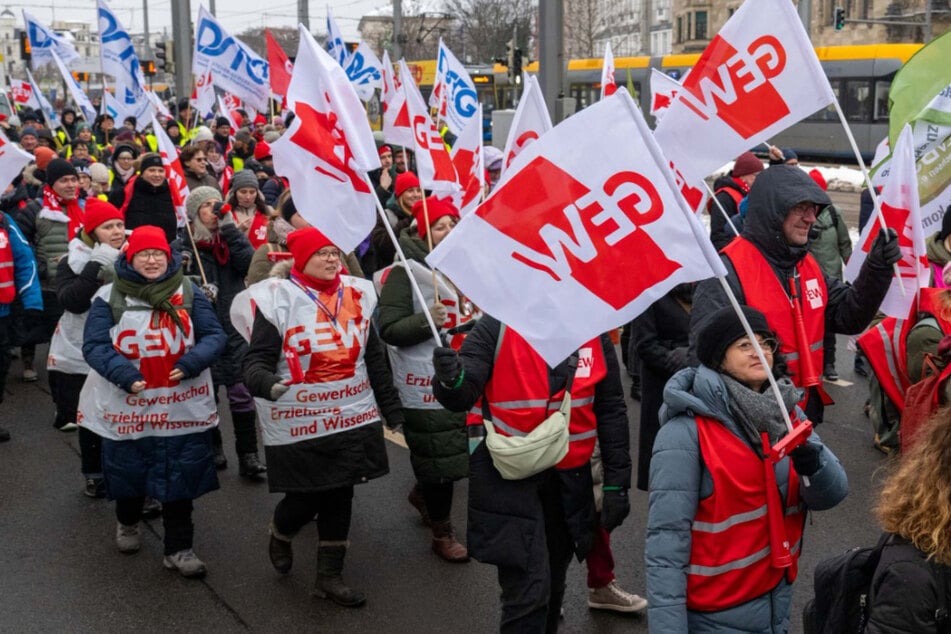 Andrang aus drei Bundesländern! Rund 3000 Menschen streiken in Leipzig