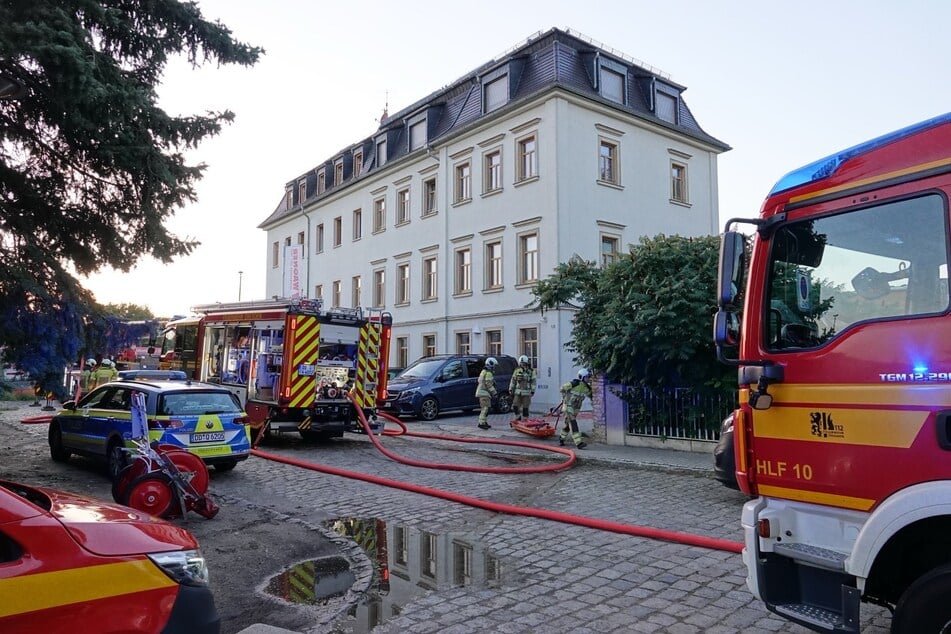 Die Feuerwehr konnte das Feuer mit einem Strahlrohr schnell unter Kontrolle bringen.
