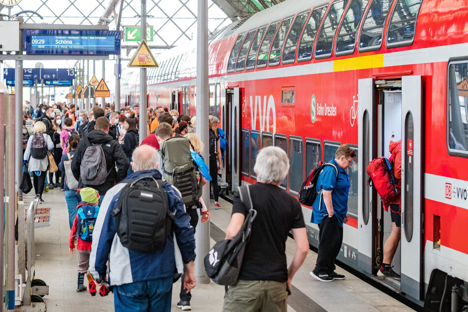 Bei der S-Bahn Dresden kam es zu einer Unterbrechung aufgrund einer defekten Oberleitung. (Symbolbild)