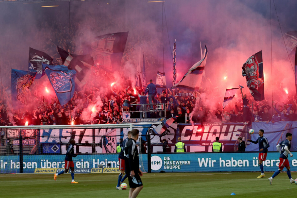 Die Partie HSV gegen FC St. Pauli am Freitagabend wird nicht überall reibungslos am Fernseher empfangen.