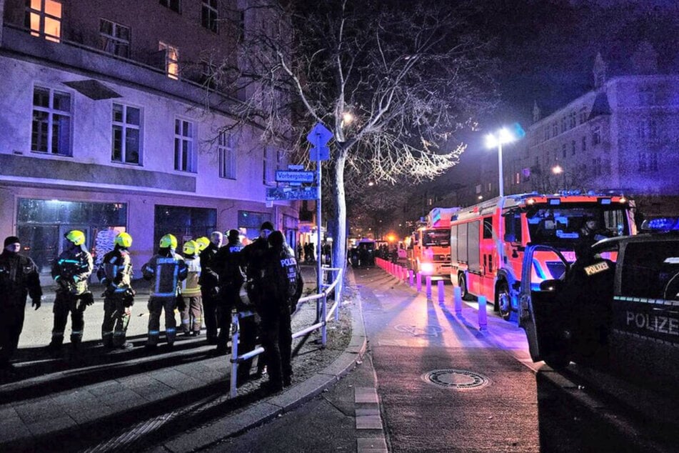 Die Feuerwehr ist stundenlang im Einsatz gewesen.