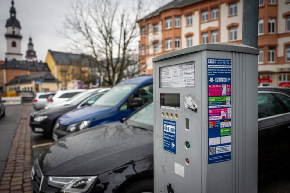 Der FDP-Kandidat spricht sich gegen die kostenpflichtigen Parkplätze in der Chemnitzer Innenstadt aus.