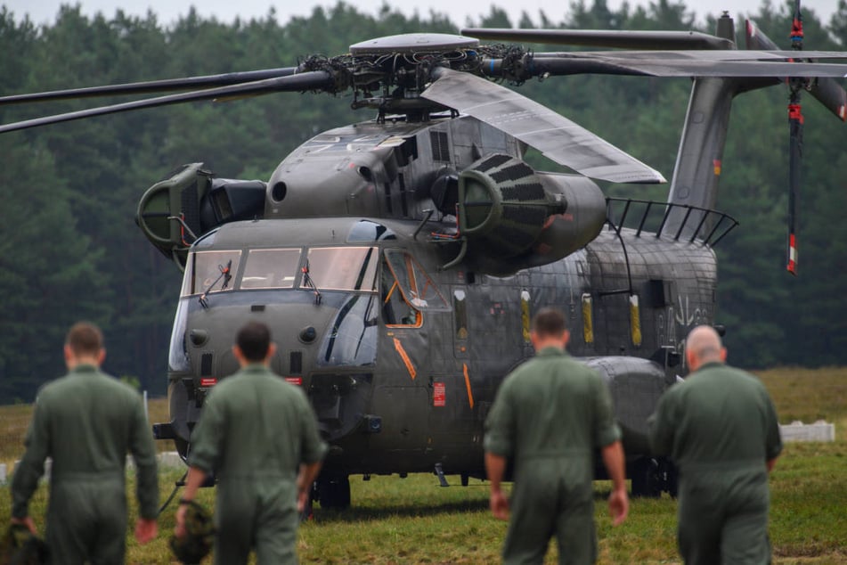 Über Brandenburg und Sachsen-Anhalt Kreisen von Sonntag an des Nachts Hubschrauber der Bundeswehr. (Archivfoto)