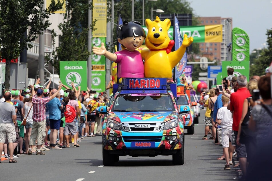 Ein Großteil der Kosten bei der Tour wird durch Werbepartner eingespielt.