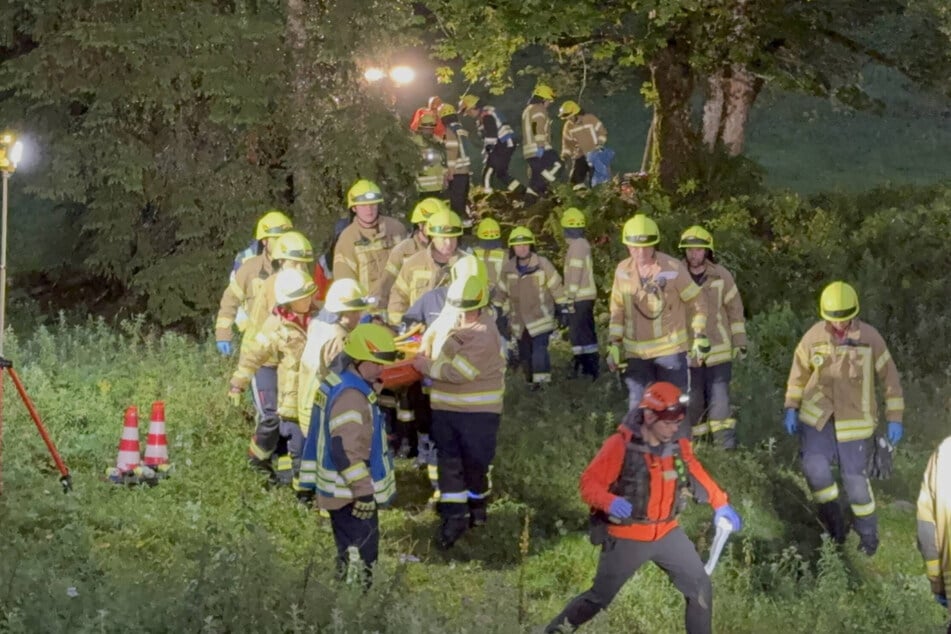Die Feuerwehr befreite die Frau mit vereinten Kräften.