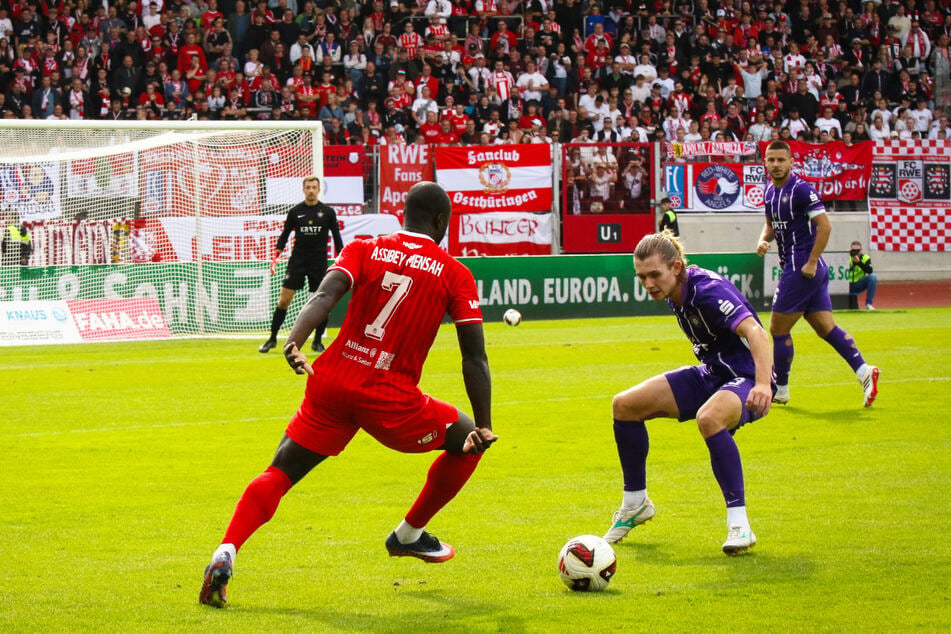 Der FC Rot-Weiß Erfurt lädt zum Duell gegen den SV Babelsberg 03 ein.