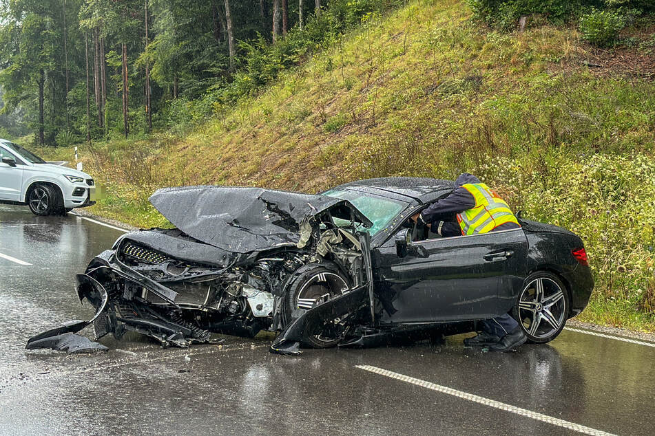 Heftige Bilder vom Unfallort bei Wangen im Allgäu boten sich den Rettern bei ihrem Einsatz.