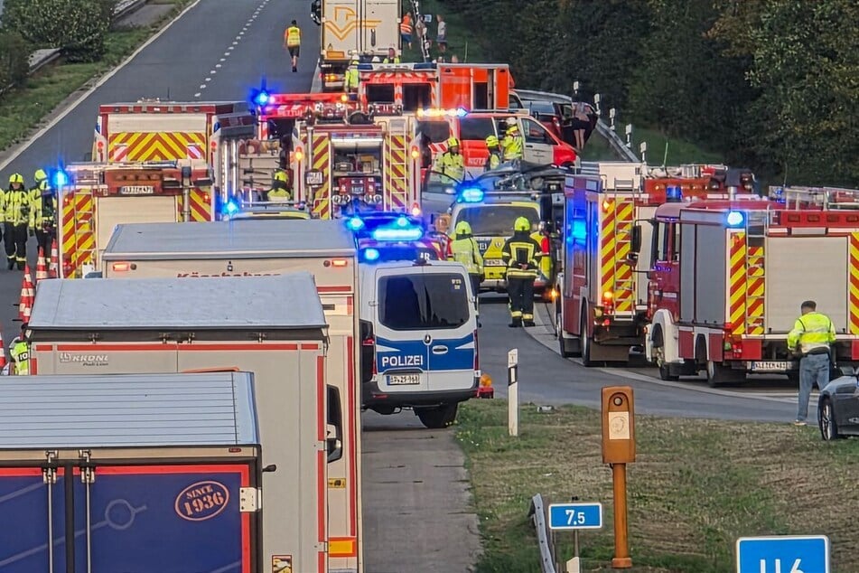 Bei einem Unfall auf der A3 in Emmerich ist ein 37-jähriger Mann ums Leben gekommen.