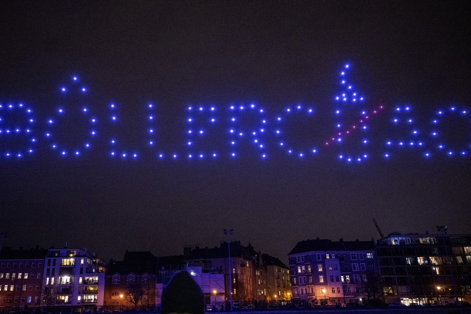 Die Deutsche Umwelthilfe hatte auch im vergangenen Jahr auch in Berlin für eine Drohnenshow als Alternative zum Silvesterfeuerwerk geworben.