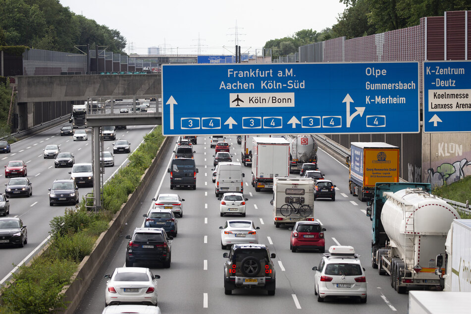 Auf den Autobahnen in NRW staute sich am Freitag der Verkehr.