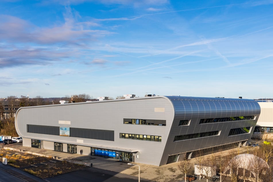 Ihr jüngstes Musikvideo drehten die Pianistinnen auf dem Dach der Ballsportarena.