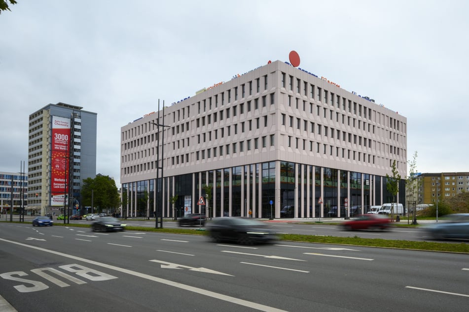 Das neue Kaufhaus "Johanniskarree" in der Chemnitzer City wartet am Dienstag auf Besucher.