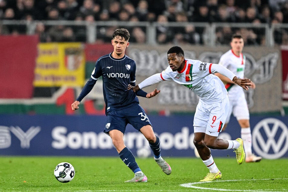 Lenz (l.) schaffte es in seiner Debütsaison als Profi direkt in die Stammformation des VfL Bochum. Auch beim 1:0-Erfolg im DFB-Pokal in Augsburg stand er in der Startelf.