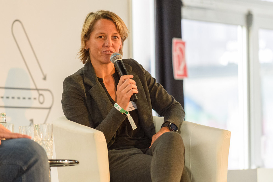 Die Sportliche Leiterin beim FC Bayern, Bianca Rech (42), setzt sich dafür ein, dass der Frauen-Fußball mehr professionalisiert wird.
