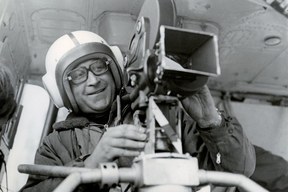 Für einen Werbefilm für Planeta-Druckmaschinen stieg Ernst Hirsch sogar in einen Hubschrauber.