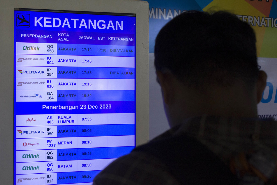 Aufgrund der Aschewolke musste der Flugverkehr am internationalen Flughafen Minangkabau in Padang eingestellt werden.
