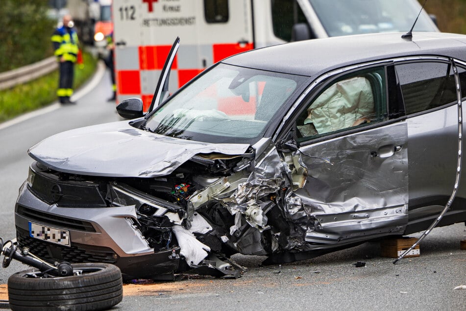 Nach einem Unfall mit sechs Verletzten wurde die B486 bei Langen am Mittwochmorgen vorübergehend voll gesperrt.